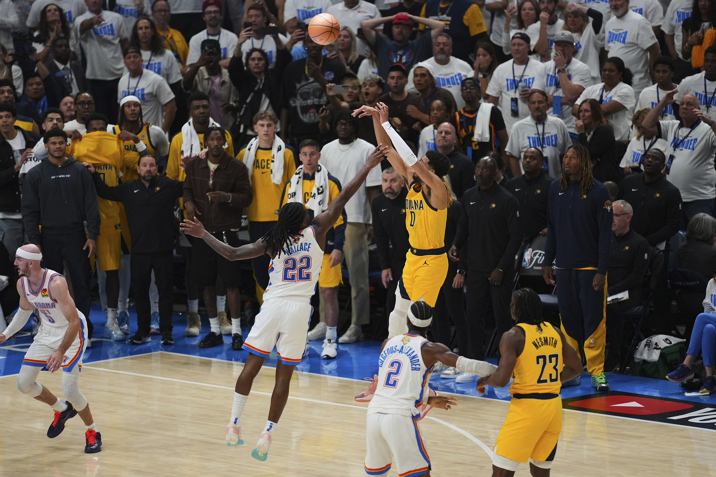 华体会官方-🌟NBA官方首期FMVP榜：哈利伯顿高居第一，亚历山大第二