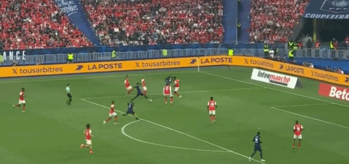 华体会官方-⚽法国杯半场：巴尔科拉3分钟梅开二度，巴黎圣日耳曼3-0兰斯