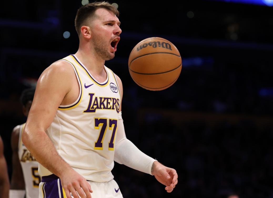 东契奇你太狠了,签1.6亿,还创造历史第一纪录,却被喷球队毒药