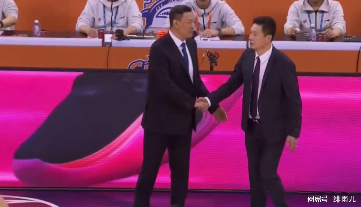 华体会官网-换帅的前奏?广东“七冠教头”霸气放话,朱芳雨施压杜锋!